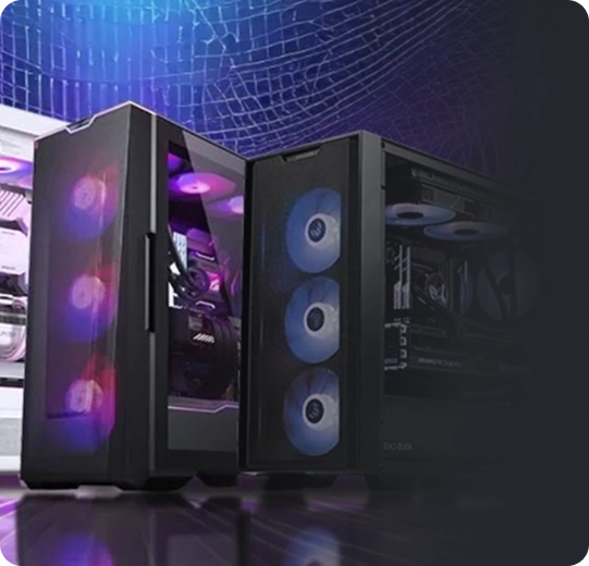 Drie gaming-pc's worden weergegeven tegen een paarse digitale achtergrond. Twee behuizingen zijn zwart met blauw oplichtende ventilatoren en één is wit met roze verlichting. Ze stralen allemaal een hightech, futuristische sfeer uit.